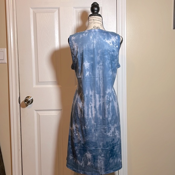 Women’s sleeveless basic dress. - Picture 2 of 3